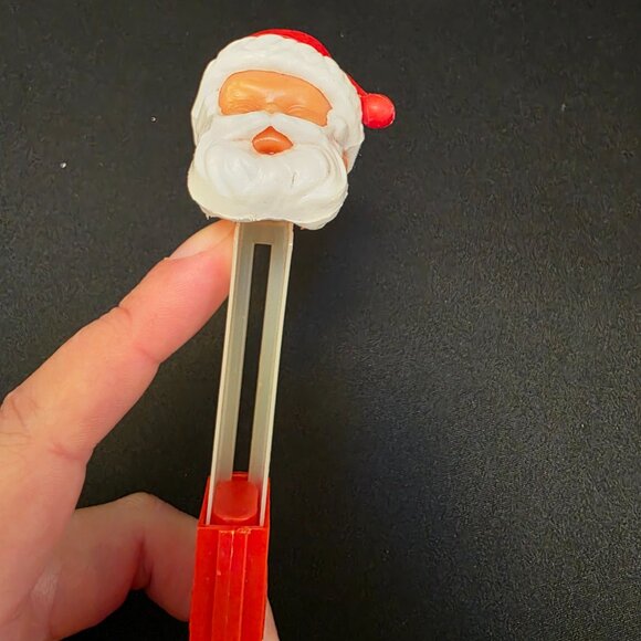 Vintage PEZ "Santa Claus" Dispenser U.S.A. Feet Red Stem EXCELLENT RARE ! - Picture 8 of 10